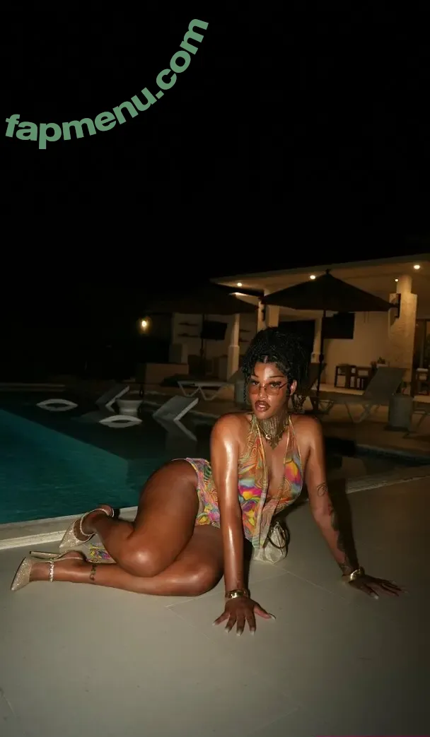 thesuamuva nude photo #0001 (suamuvaa)