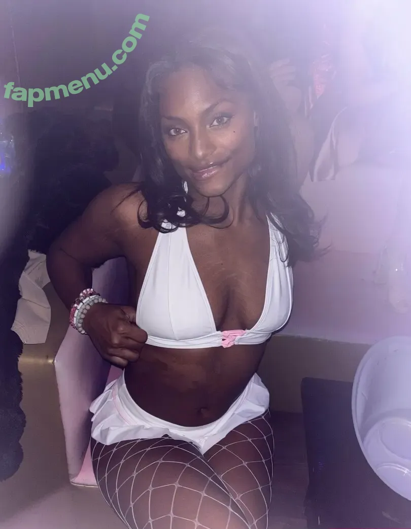 theyluvrhae nude photo #0008 (theyluvrae_)