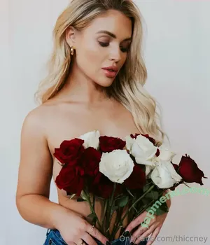 thiccney / makeupbywhit nude photo #0054