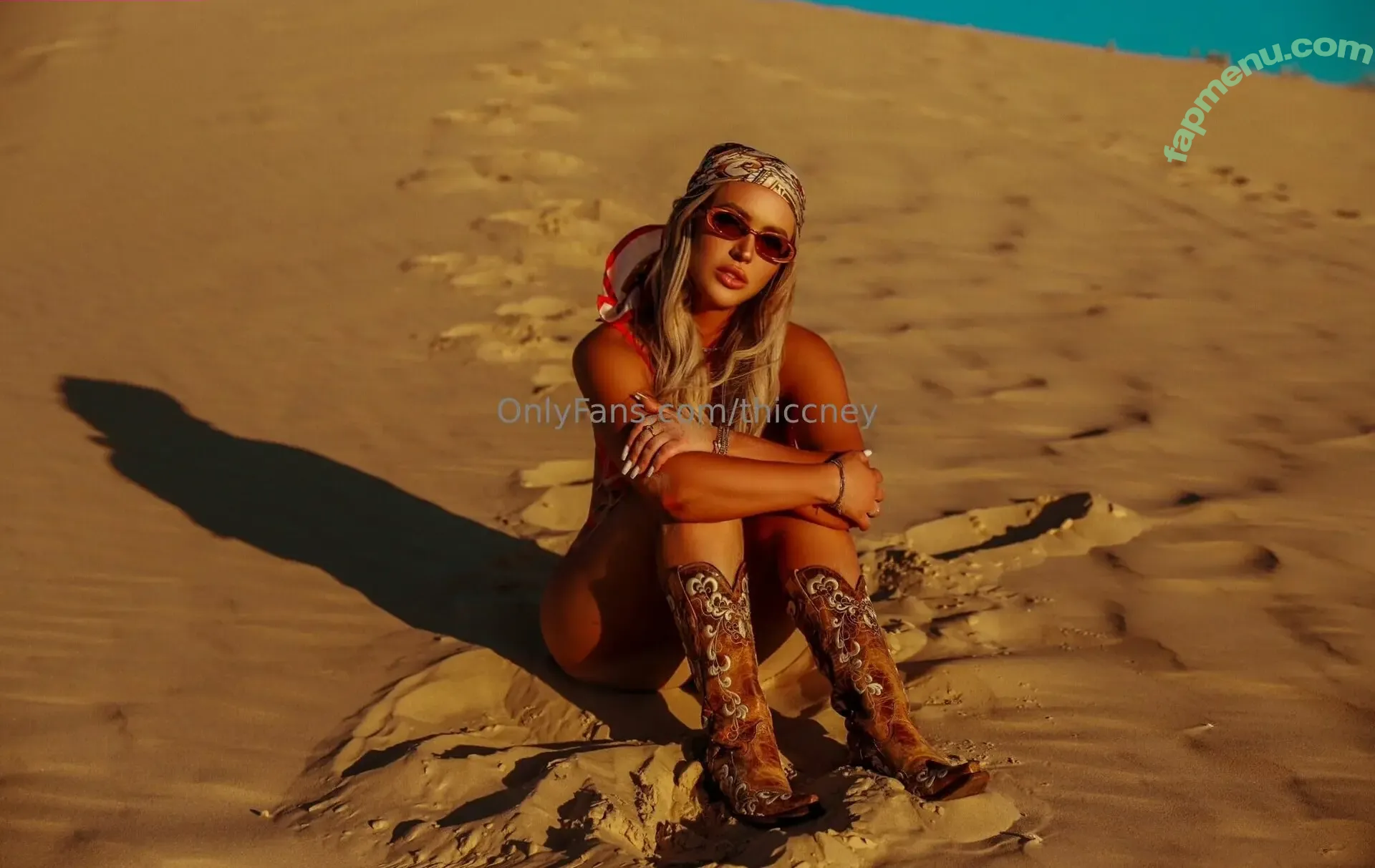 thiccney nude photo #0040 (makeupbywhit)