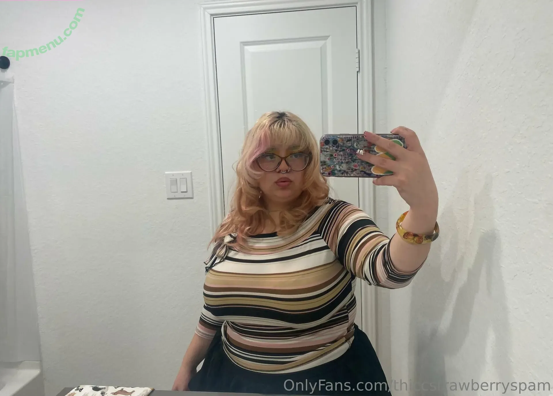 thiccstrawberryspam nude photo #0014 (thiccstrawberryspam)