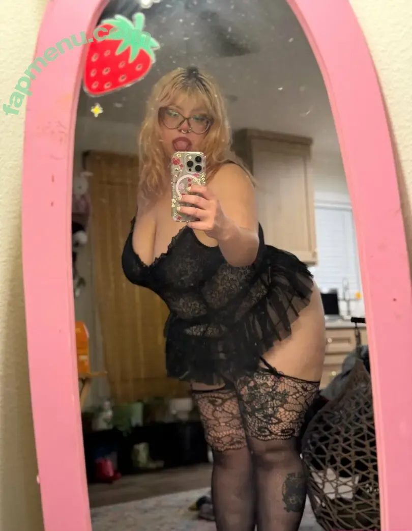 thiccstrawberryspam nude photo #0036 (thiccstrawberryspam)