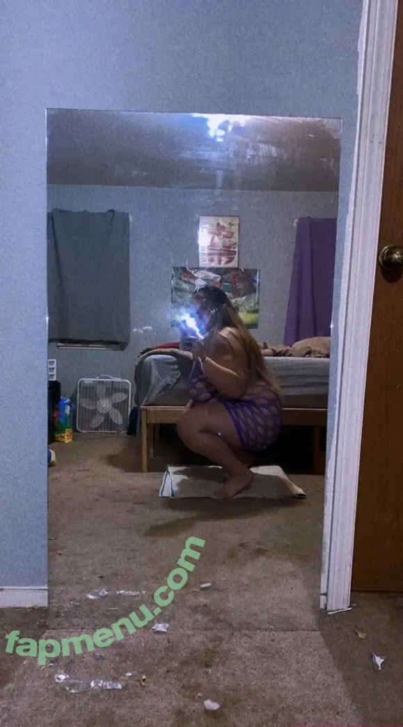 thicctitty420 nude photo #0002 (hellotitty420_)