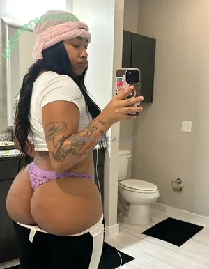 thickahbrwngirl / thickahhbrwngirl nude photo #0011