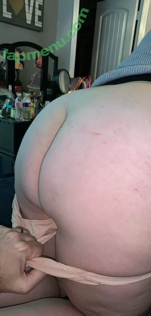 thickishpanda nude photo #0035 (thickish._panda_.23)