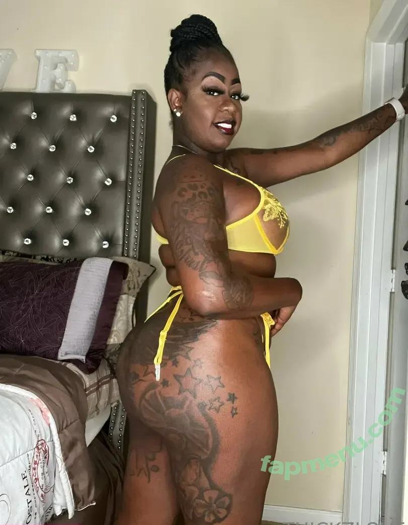 thickzlovefree nude photo #0006 (thickzlove_4x)
