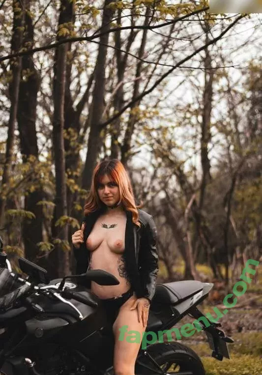Thisislina nude photo #0203 (benzundbella)