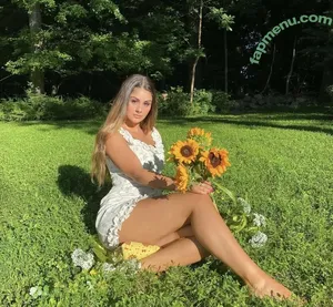 Thisshitisdananas nude photo #0005