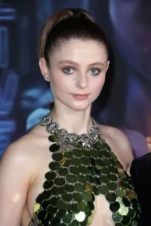 Thomasin Mckenzie / mackzjoness / thomasin.mckenzie nude photo #0015