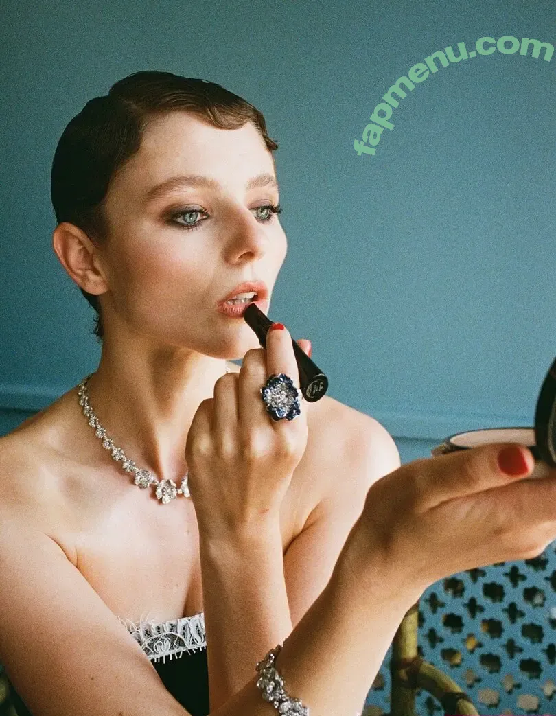 Thomasin Mckenzie nude photo #0351 (thomasin.mckenzie)