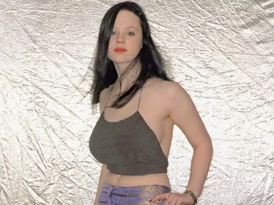 Thora Birch / 1107miss nude photo #0001