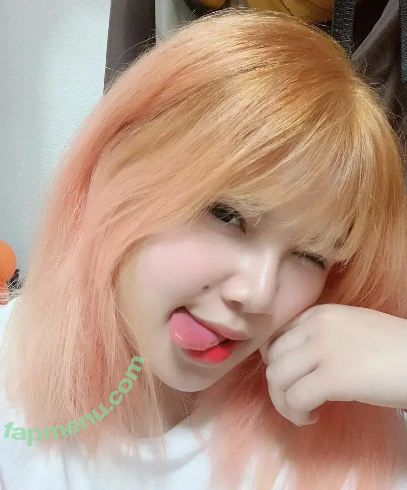 Thu Trang Vo nude photo #0022 (tranggbiii / tranggbijapan)