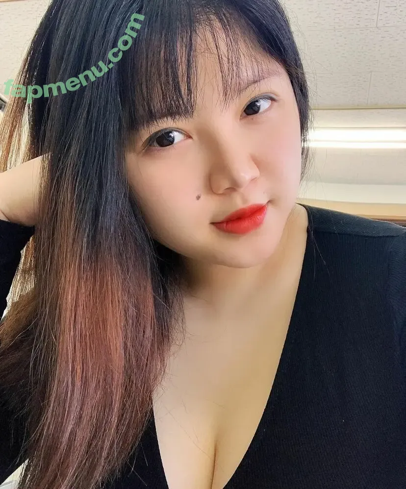 Thu Trang Vo nude photo #0051 (tranggbiii / tranggbijapan)
