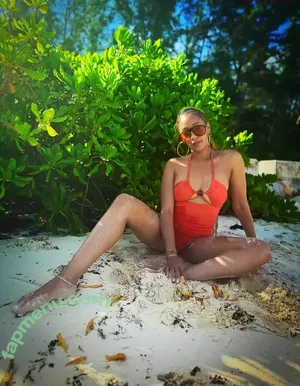 Tia Mowry / tiamowry nude photo #0061