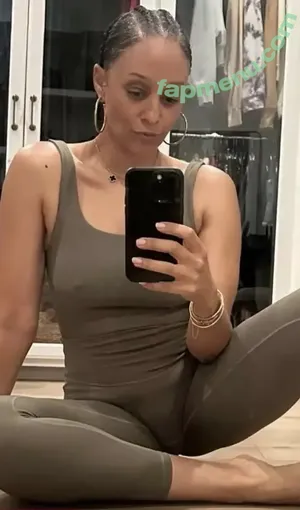 Tia Mowry / tiamowry nude photo #0113