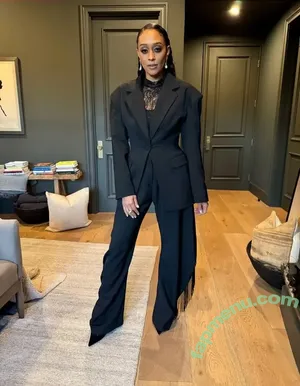 Tia Mowry / tiamowry nude photo #0117