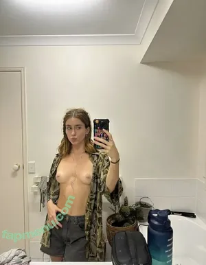 tianadixon__ / a.kaylamh / tianakaylass nude photo #0013