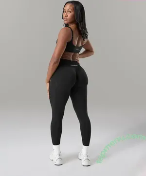 Tiara Howard / T.hoowww nude photo #0046