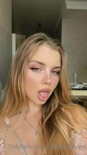 tiiiiits_queen / itstacticaltimesomewhere nude photo #0009
