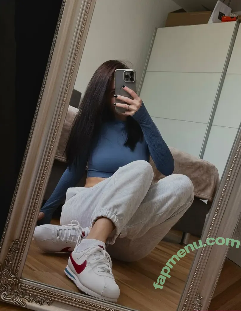 tiiinaalooy nude photo #0001 (tiiinaalooy)