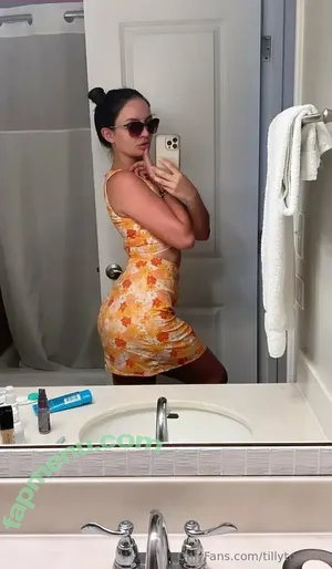 tillytoyfree / tilly.toy.official nude photo #0142