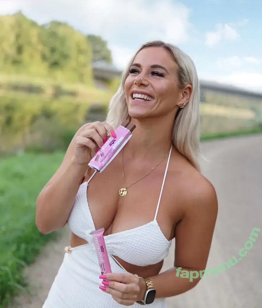 Tina Bambina nude photo #0007 (tinabambiiina)