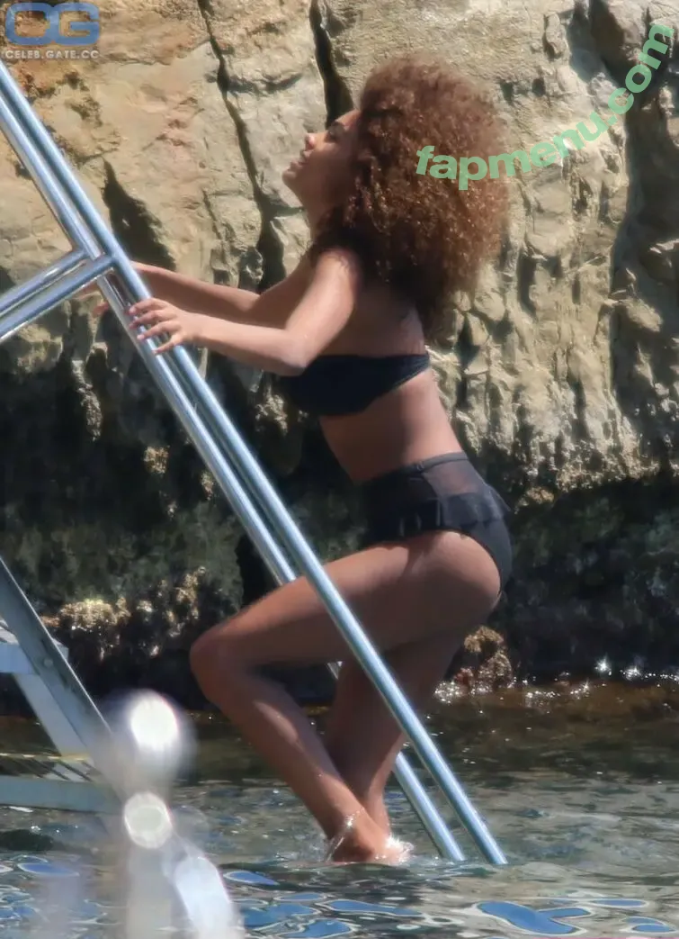 Tina Kunakey nude photo #0304 (tinakworld / tinariccia)