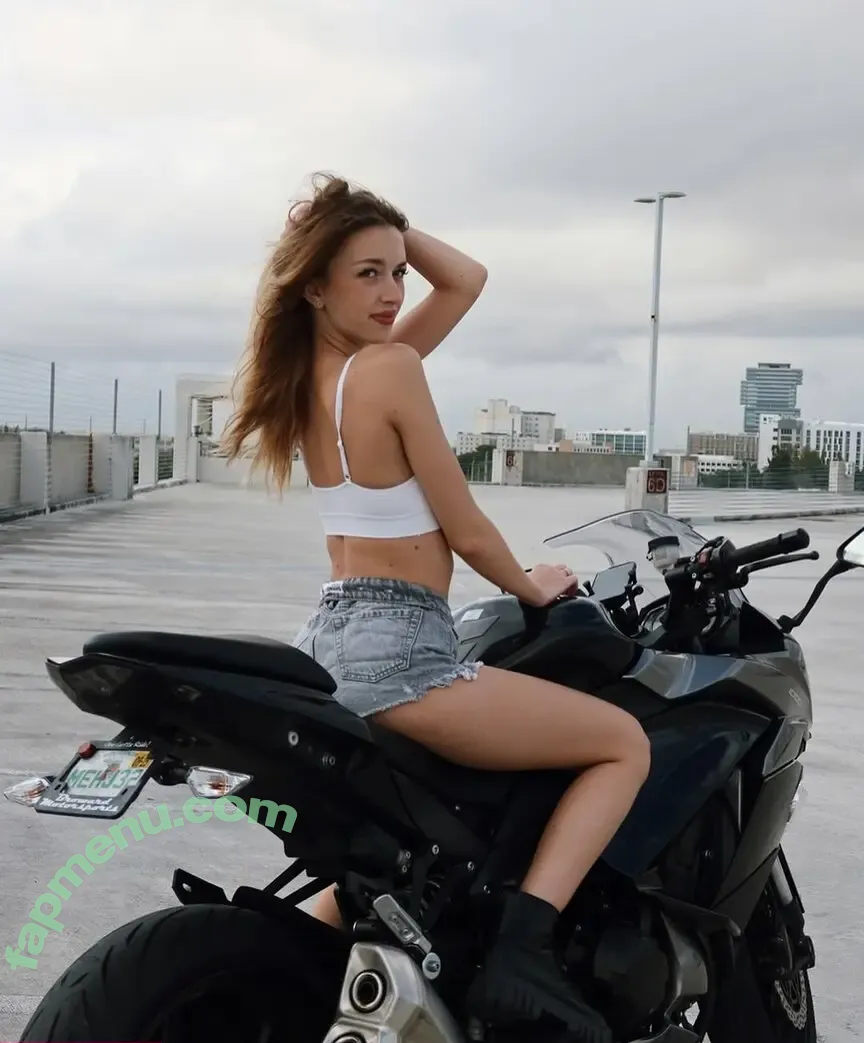 tinabellee nude photo #0045 (bookbabeava / booktokava / tianabellee)