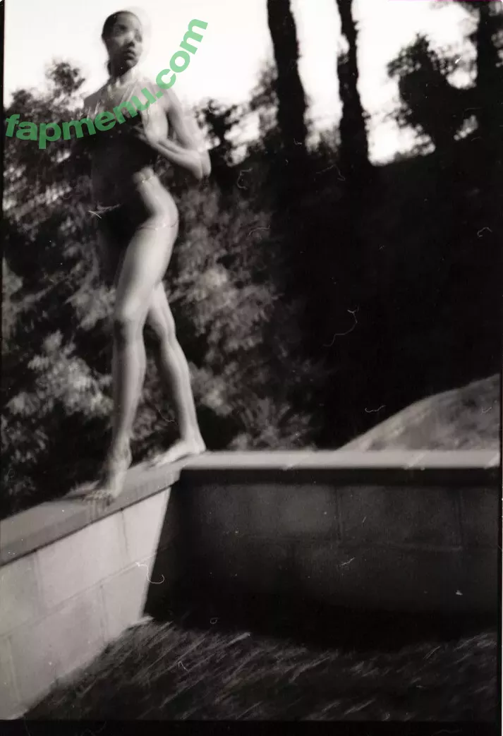 Tinashe nude photo #0076 (OfficialTinashe / slimred_20 / tinashejogensen)