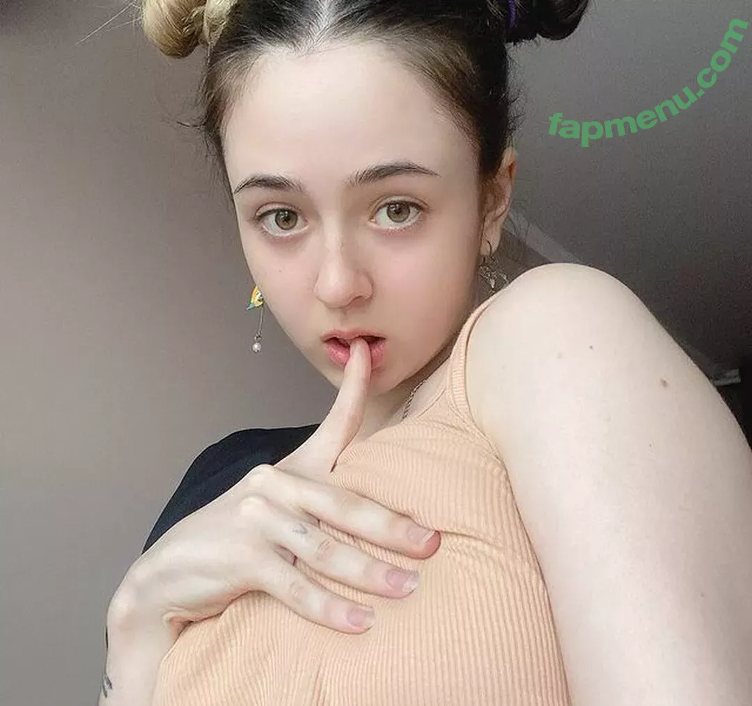 Tinnypieee nude photo #0006 (tinnypetite / tinnyyy.pie)