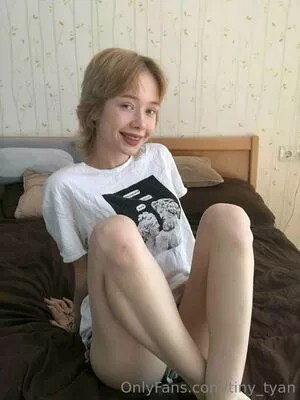 tiny_tyan / siesta_abithotter / tinytvhawaii nude photo #0113