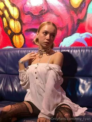 tiny_tyan / siesta_abithotter / tinytvhawaii nude photo #0126