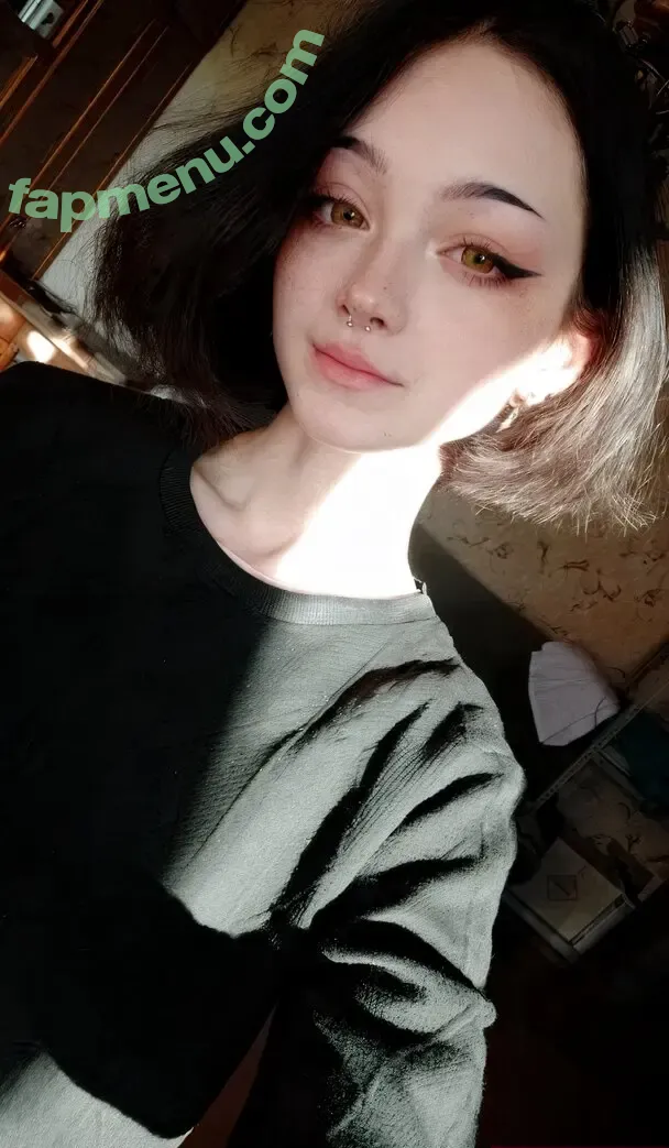 Tinybabyflower nude photo #0020 (julieyeet)