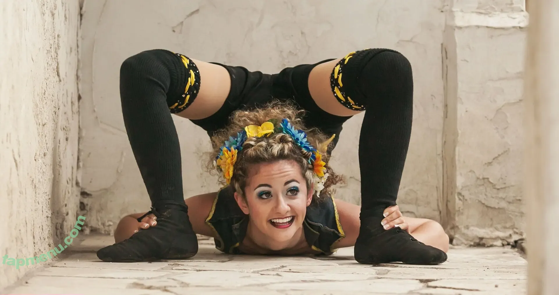 tinygirlbigshow nude photo #0005 (Leah Orleans / Stahr Power)