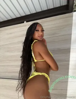 tinymiaxxx / mia_mia_x3 nude photo #0010