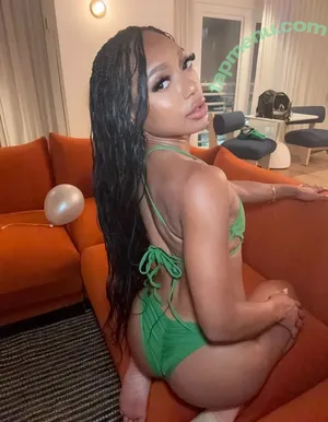 tinymiaxxx / mia_mia_x3 nude photo #0018