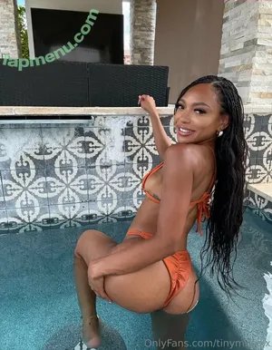 tinymiaxxx / mia_mia_x3 nude photo #0045
