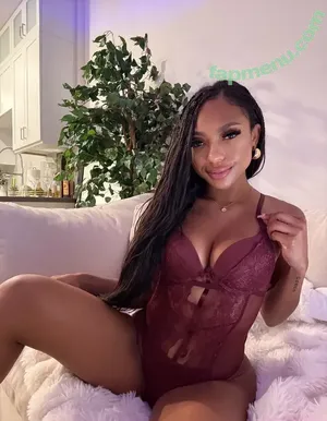 tinymiaxxx / mia_mia_x3 nude photo #0048