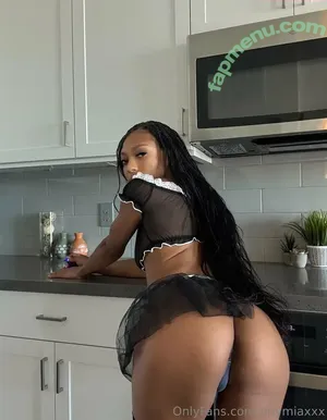 tinymiaxxx / mia_mia_x3 nude photo #0069