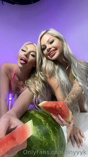 tinyyyk / kaylakipp / peachlingg nude photo #0569