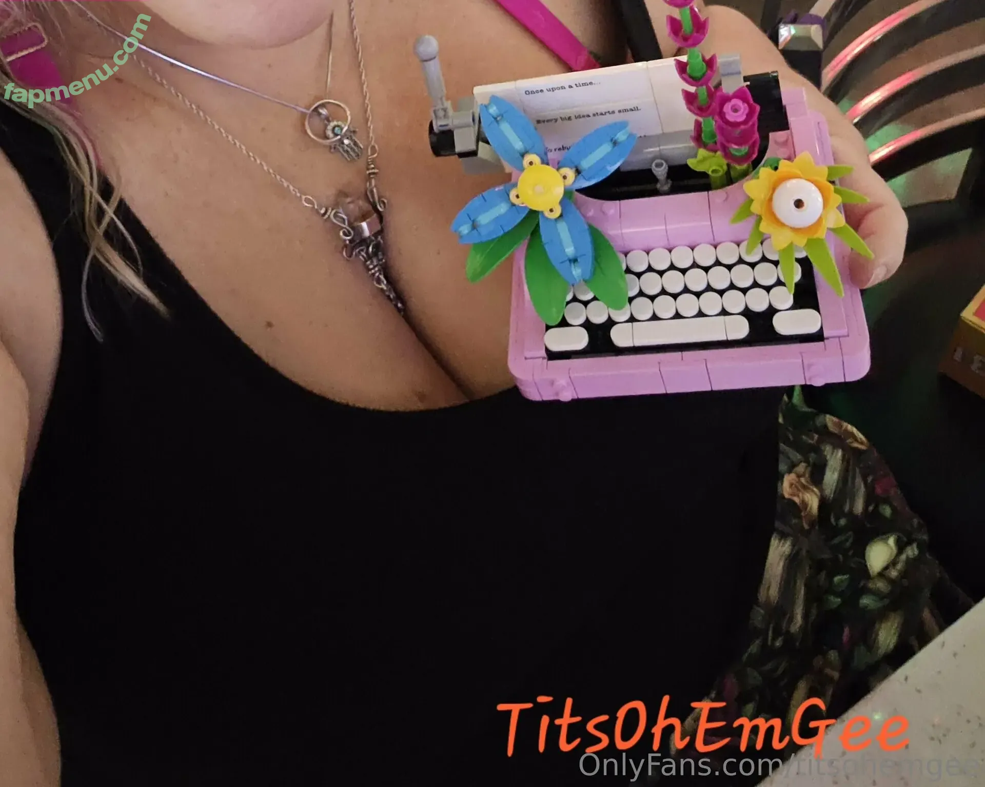 titsohemgee nude photo #0051 (titsohemgee)