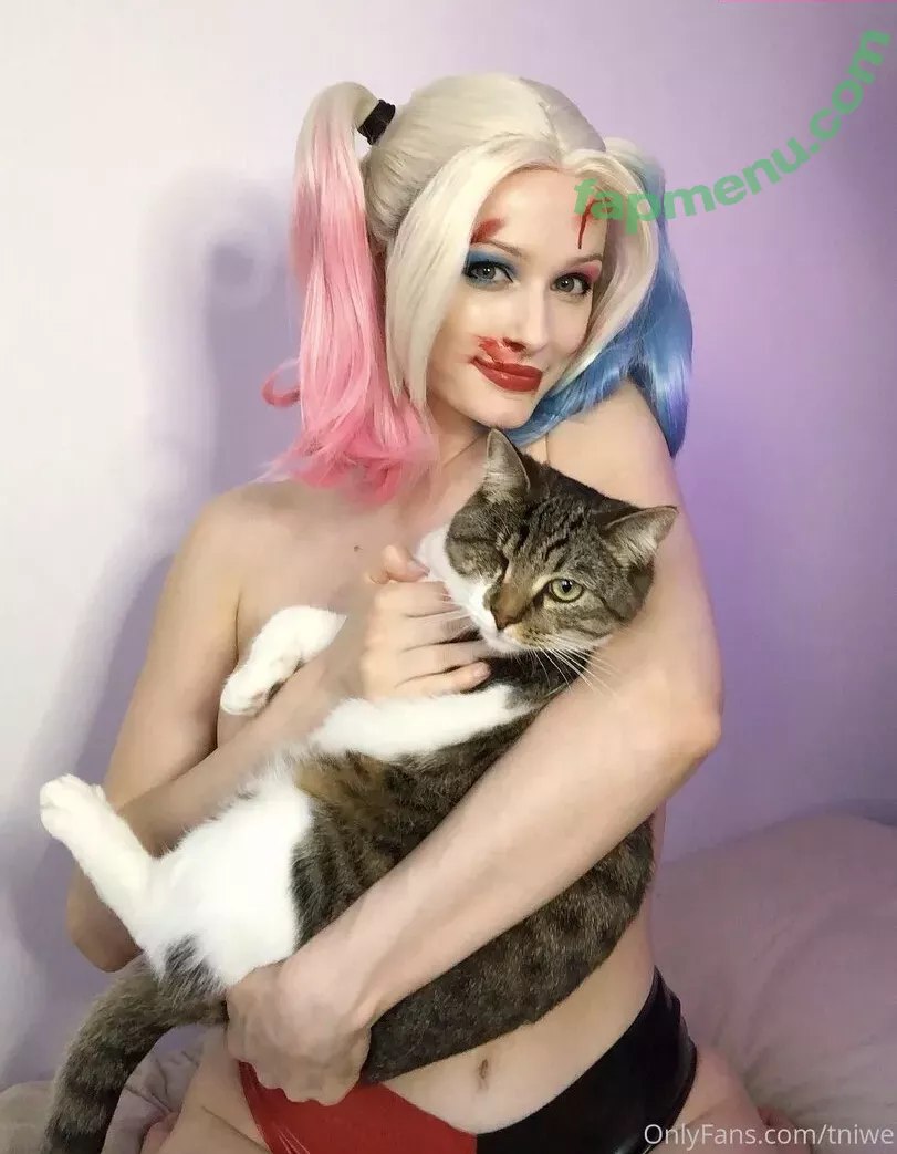 Tniwe nude photo #1194 (Tniwe)