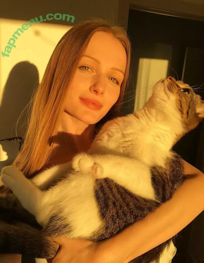 Tniwe nude photo #1224 (Tniwe)