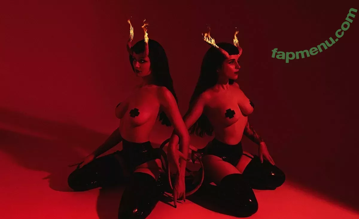 Tniwe nude photo #1348 (Tniwe)