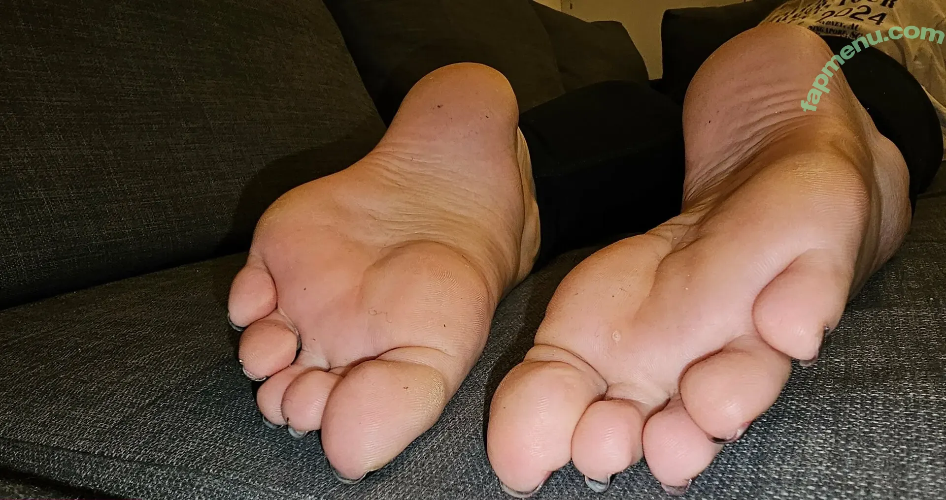 toesbeforebros_ nude photo #0022 (freewillisstoredintheballz)