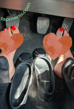 toetally-enjoyable / toe_tally_fun nude photo #0001