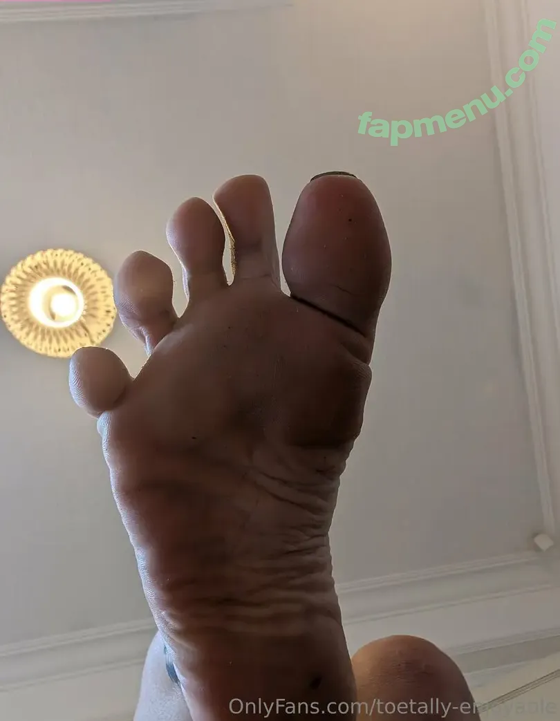 toetally-enjoyable nude photo #0004 (toe_tally_fun)