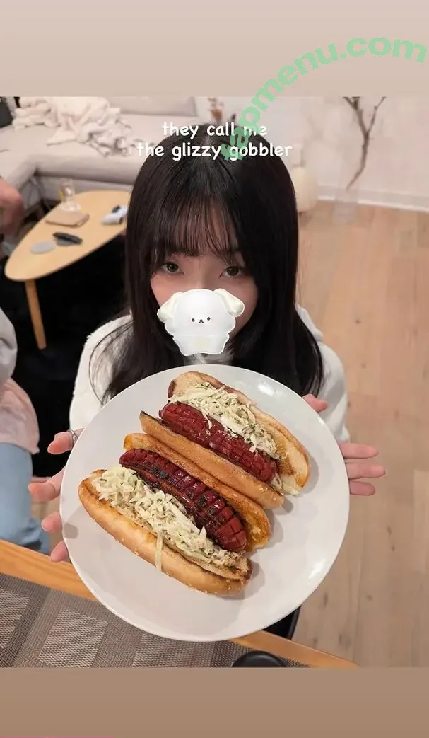 Toma nude photo #0046 (sliceoftoma / toma_officiel)