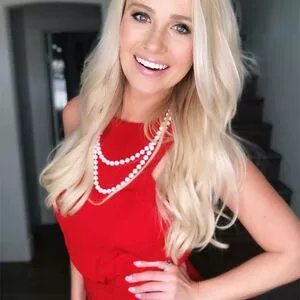 Tomi Lahren / lahrenlemons / tomilahren nude photo #0118