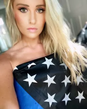 Tomi Lahren / lahrenlemons / tomilahren nude photo #0130